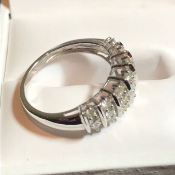 Diamond Ring - Picture 4 of 4